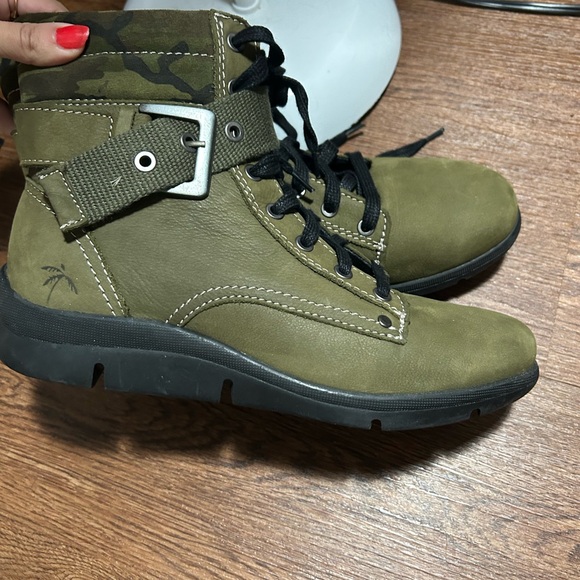 Dromedaris Olive Green Combat Boots - Picture 11 of 11